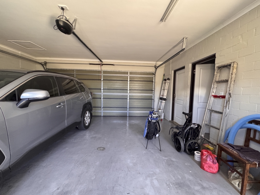 6 Bedroom Property for Sale in Sunset Estate Western Cape